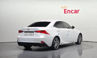 Lexus IS 2017, 101125 км, за 13544.76 USD