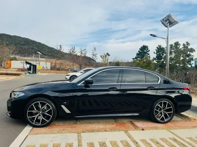 BMW 5-Series 2021, 60000 км, за 20821.68 USD