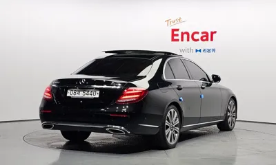 Mercedes-Benz E-Class 2017, 96794 км, за 16345.02 USD