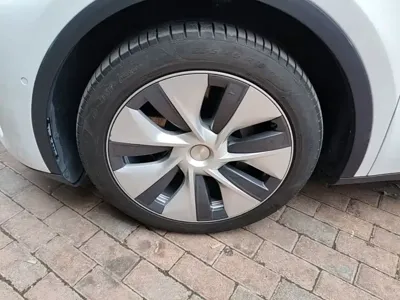 Tesla Model Y 2023, 75700 км, за 23567.25 USD - фото 23