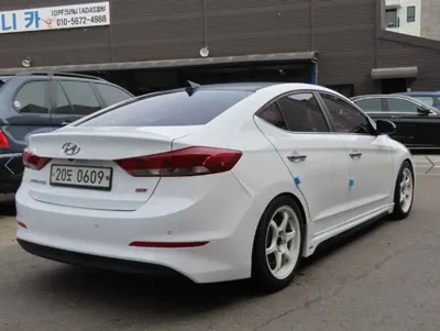 Hyundai Avante 2017, 132297 км, за 4069.84 USD