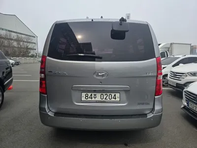 Hyundai Starex 2017, 239129 км, за 4615.48 USD
