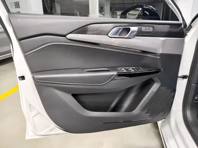 Lynk & Co 02 Hatchback 2022, 26000 км, за 11447.69 USD - фото 11