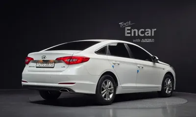 Hyundai Sonata 2015, 195278 км, за 2598.16 USD