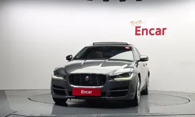 Jaguar XE 2016, 87215 км, за 4529.87 USD