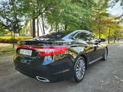 Hyundai Grandeur 2014, 129000 км, за 3957.71 USD