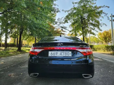 Hyundai Grandeur 2014, 129000 км, за 3957.71 USD