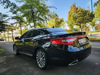 Hyundai Grandeur 2014, 129000 км, за 3957.71 USD