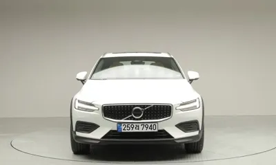 Volvo V60 2025, 4359 км, за 33805.96 USD