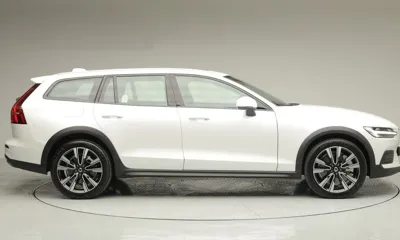 Volvo V60 2025, 4359 км, за 33805.96 USD