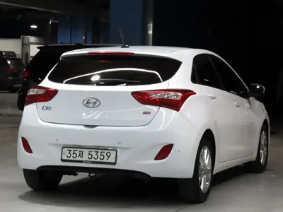 Hyundai i30 2014, 56650 км, за 5814.34 USD
