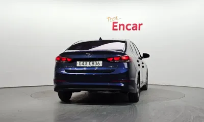 Hyundai Avante 2017, 114057 км, за 4096.46 USD