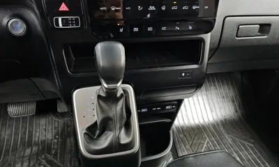 Hyundai Staria 2023, 30041 км, за 21010.9 USD - фото 9