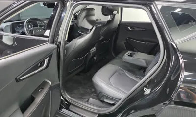 Kia EV6 2023, 68698 км, за 18827.37 USD - фото 11