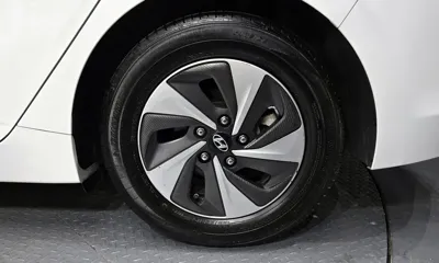 Hyundai Ioniq 2016, 89254 км, за 7201.85 USD