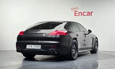 Porsche Panamera 2016, 124733 км, за 21605.55 USD