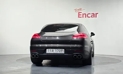 Porsche Panamera 2016, 124733 км, за 21605.55 USD