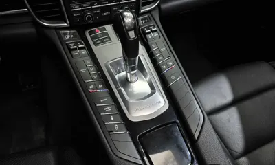 Porsche Panamera 2016, 124733 км, за 21605.55 USD - фото 9