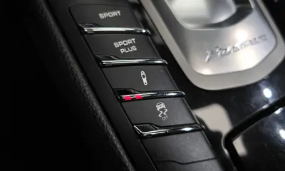 Porsche Panamera 2016, 124733 км, за 21605.55 USD - фото 17