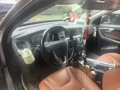 Volvo S60 2015, 51200 км, за 6150.56 USD
