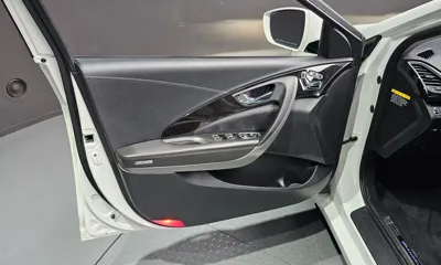 Hyundai Grandeur 2016, 108167 км, за 6045.63 USD - фото 24