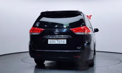 Toyota Sienna 2014, 148027 км, за 7549.66 USD