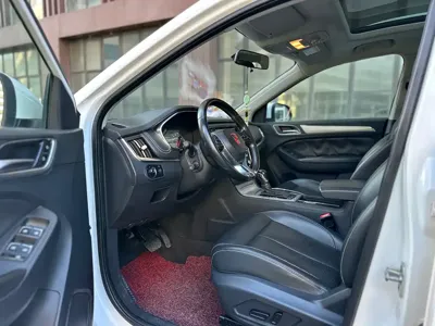 Roewe RX5 2016, 23000 км, за 2773.13 USD