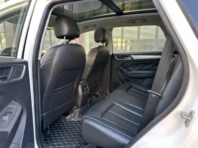 Roewe RX5 2016, 23000 км, за 2773.13 USD