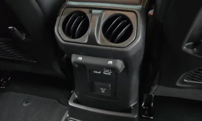 Jeep Wrangler 2025, 2368 км, за 46838.45 USD - фото 33