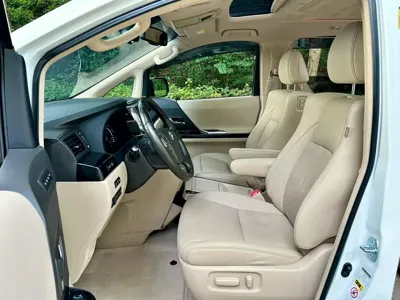 Toyota Alphard 2014, 200000 км, за 20598.49 USD
