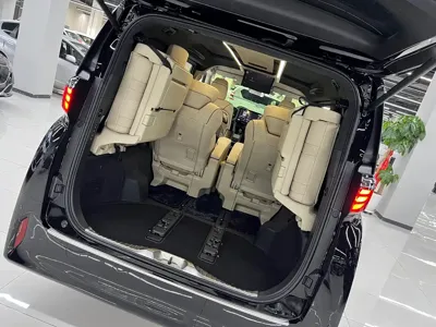 Toyota Alphard 2025, 6200 км, за 140564.01 USD - фото 8