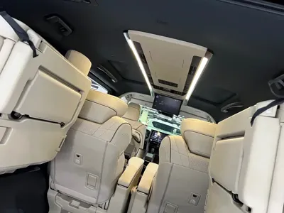 Toyota Alphard 2025, 6200 км, за 140564.01 USD - фото 9