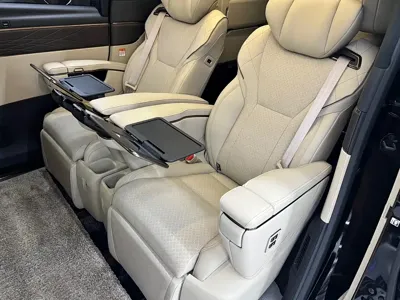 Toyota Alphard 2025, 6200 км, за 140564.01 USD - фото 12