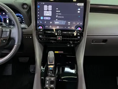 Toyota Alphard 2025, 6200 км, за 140564.01 USD - фото 18
