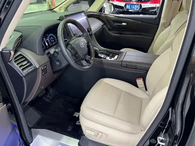 Toyota Alphard 2025, 6200 км, за 140564.01 USD - фото 21