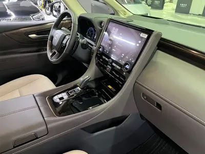 Toyota Alphard 2025, 6200 км, за 140564.01 USD - фото 27