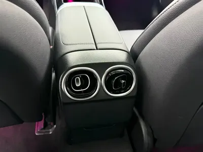 Mercedes-Benz C-Class 2023, 55800 км, за 26850.95 USD - фото 11