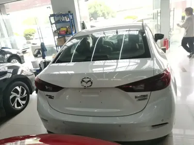 Mazda 3 Axela 2015, 92600 км, за 4979.2 USD