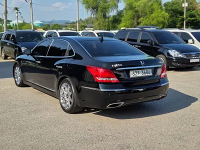 Hyundai Equus 2011, 125000 км, за 4135.49 USD
