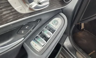 Mercedes-Benz GLC-Class 2020, 63905 км, за 24690.57 USD - фото 35