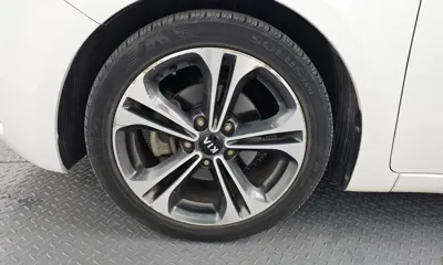 Kia K3 2013, 106859 км, за 3898.25 USD