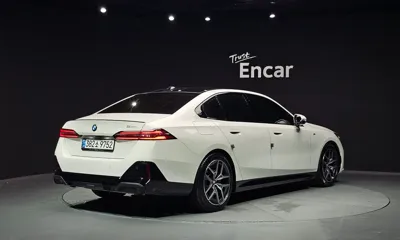 BMW 5-Series 2024, 22349 км, за 39379.02 USD