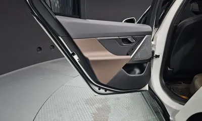 BMW 5-Series 2024, 22349 км, за 39379.02 USD - фото 25