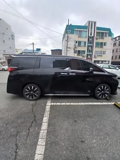 Toyota Alphard · 2024 год