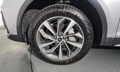 Audi Q5 2022, 31956 км, за 27235.13 USD