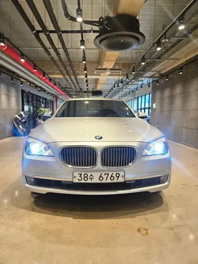 BMW 7-Series · 2011 год