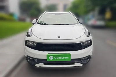 Lynk & Co 01 2017, 110100 км, за 7729 USD