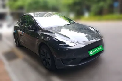 Tesla Model Y 2024, 8400 км, за 30685 USD