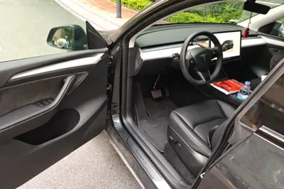 Tesla Model Y 2024, 8400 км, за 30685 USD - фото 16
