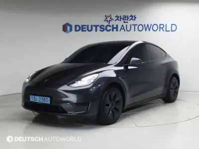 Tesla Model Y · 2025 год